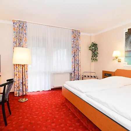 Landgasthof & Waldow 3*